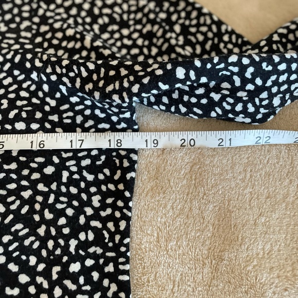 Sanctuary Animal Print Lightweight Turtleneck Top - Size L - Picture 9 of 12